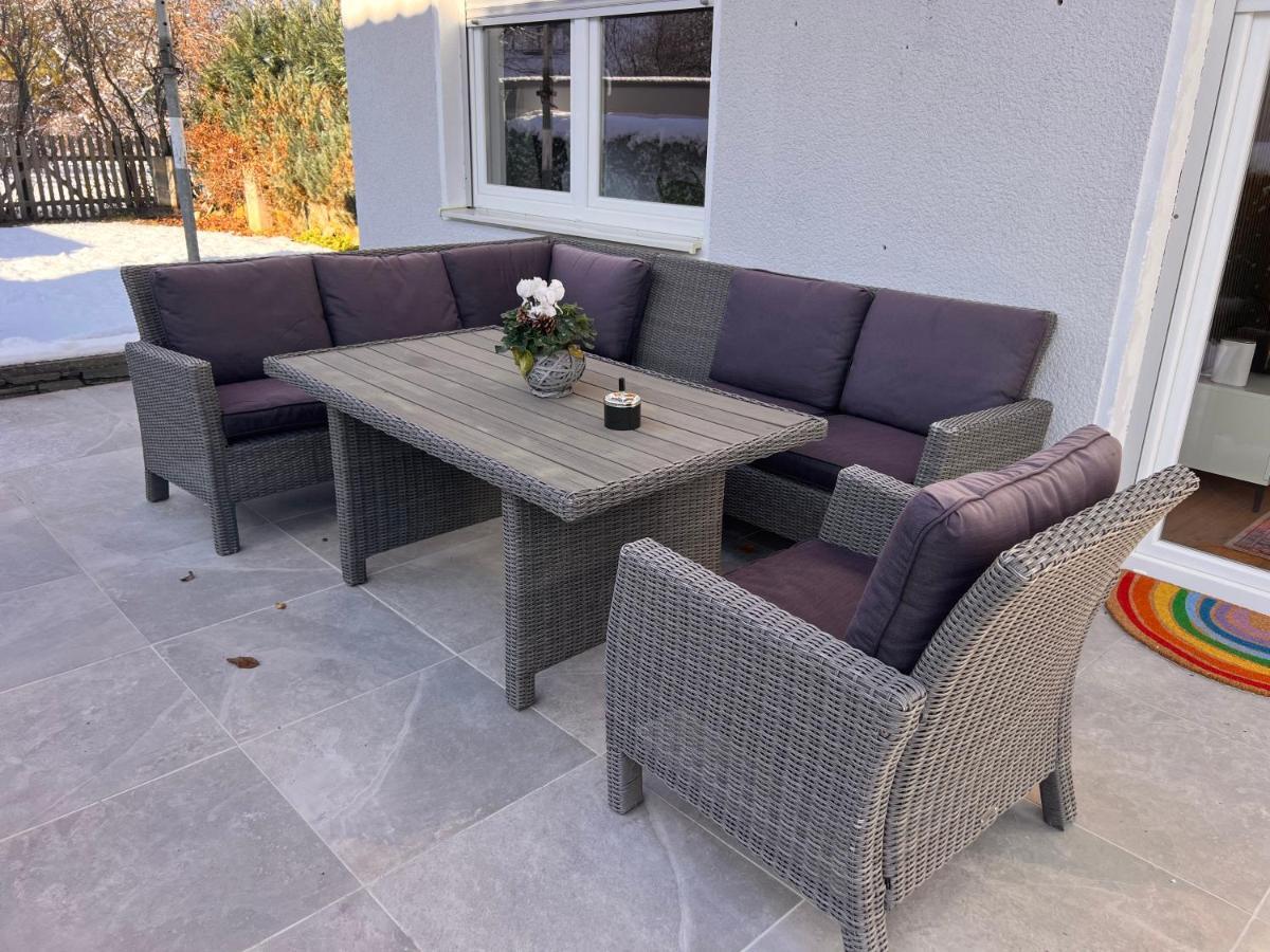 Ferienwohnung Imzaro: Erdgeschoss, 2 Schlafzimmer Plus Schlafsofa, Eigener Eingang, Grosse Terrasse Mit Garten! Spittal an der Drau Bagian luar foto