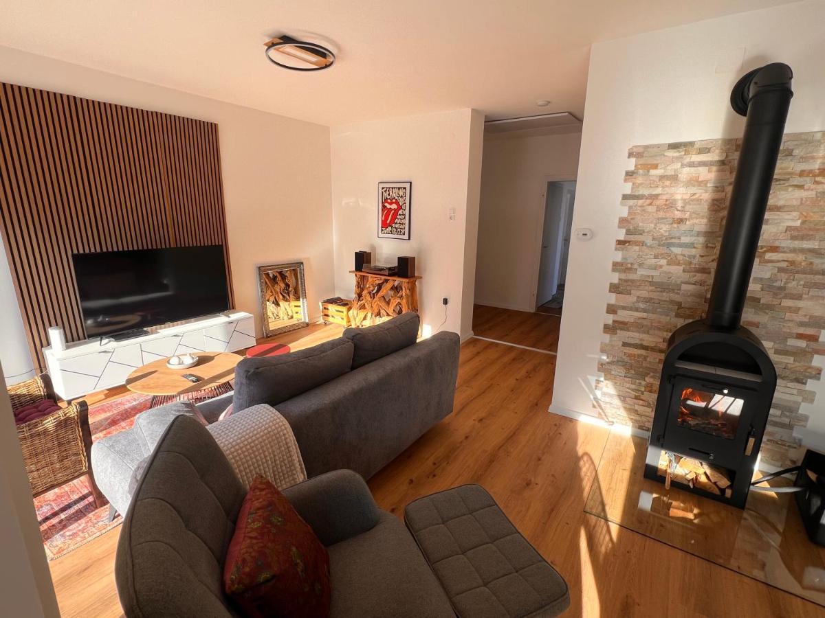 Ferienwohnung Imzaro: Erdgeschoss, 2 Schlafzimmer Plus Schlafsofa, Eigener Eingang, Grosse Terrasse Mit Garten! Spittal an der Drau Bagian luar foto